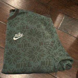 Men’s M, Limited edition Nike Christmas Sweater, Green
